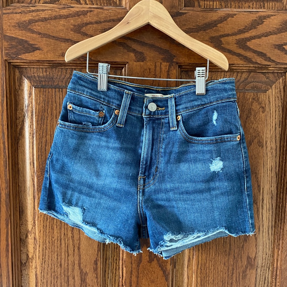 Levi’s High Rise Shorts - Picture 2 of 3